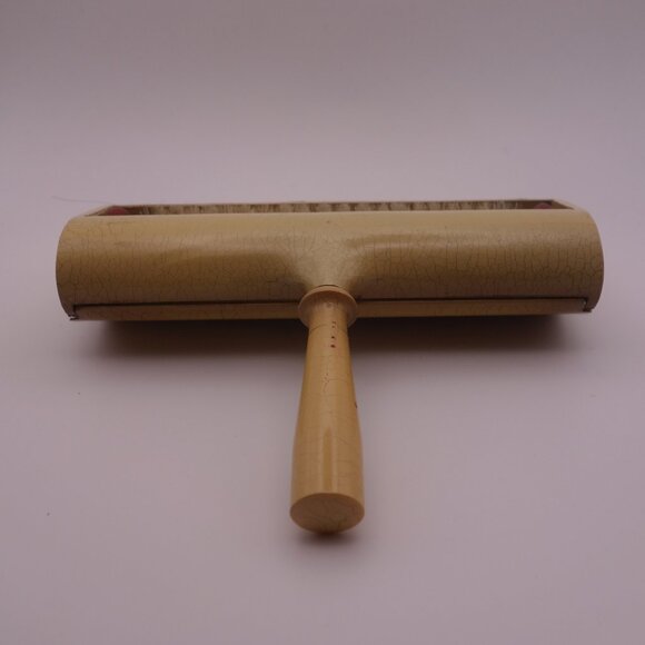 Vintage Lint Roller with Flower Pattern - Picture 6 of 11